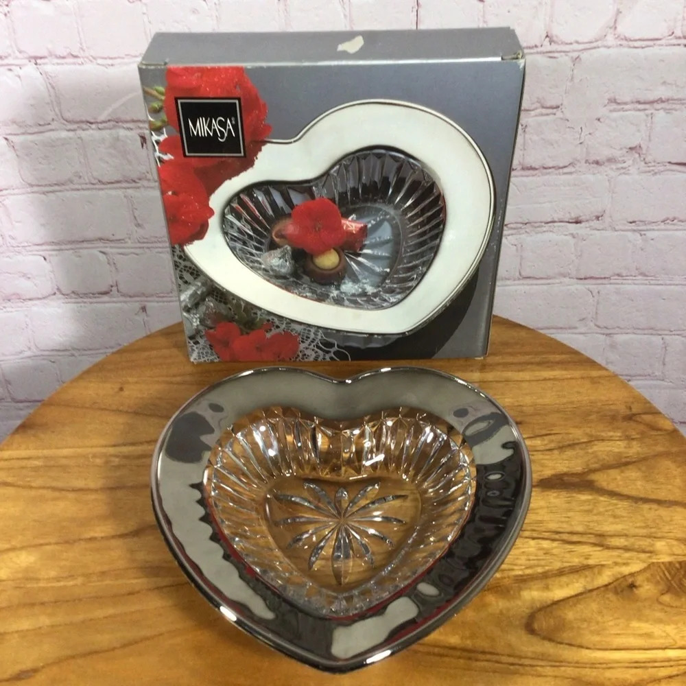 Mikasa Desire Platinum Heart Shaped Glass Dish